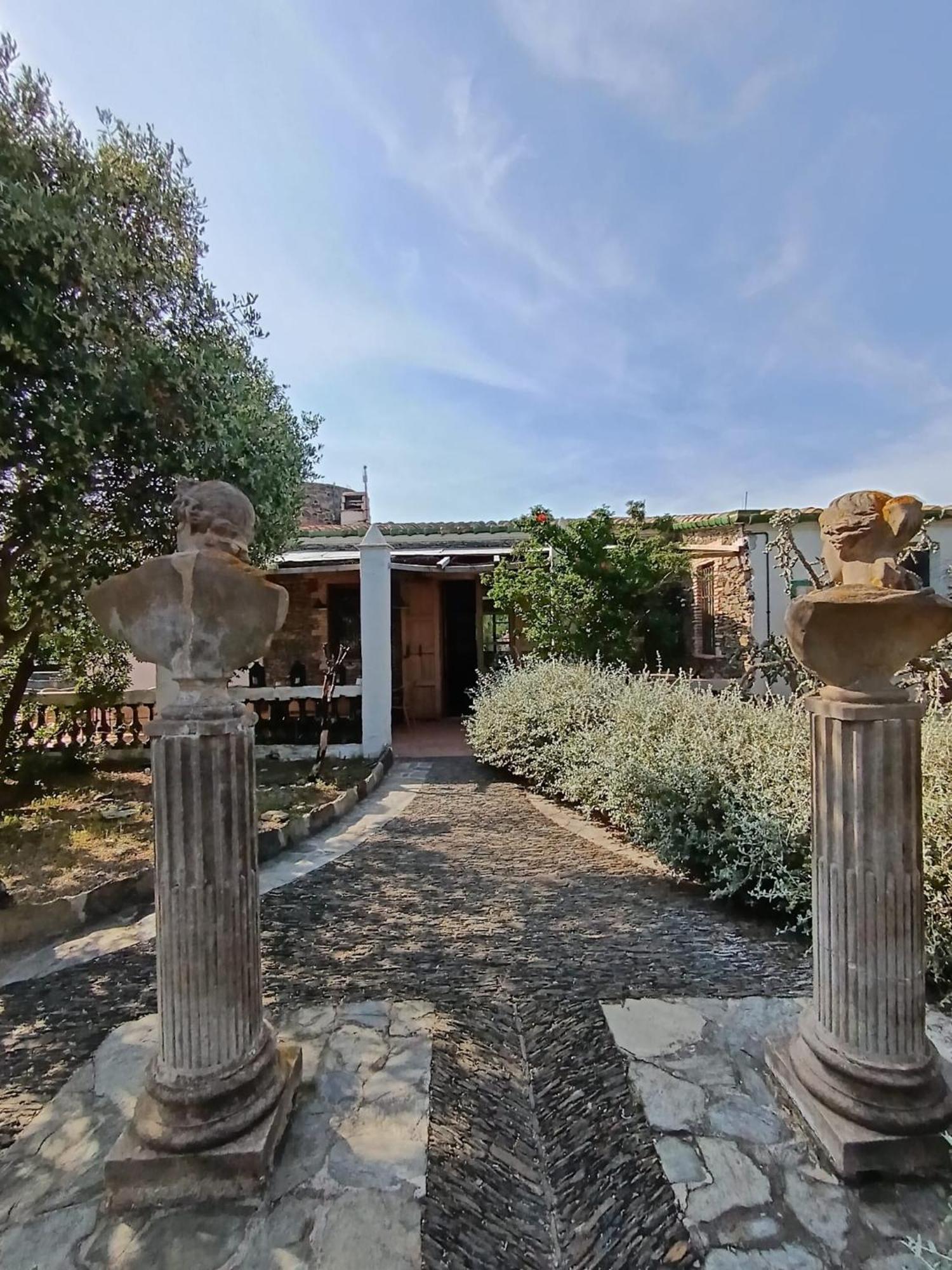 Isla Privada En Cadaques De Ensueno Con 11 Habitaciones Dobles Con Bano Privado Y Piscina Ngoại thất bức ảnh