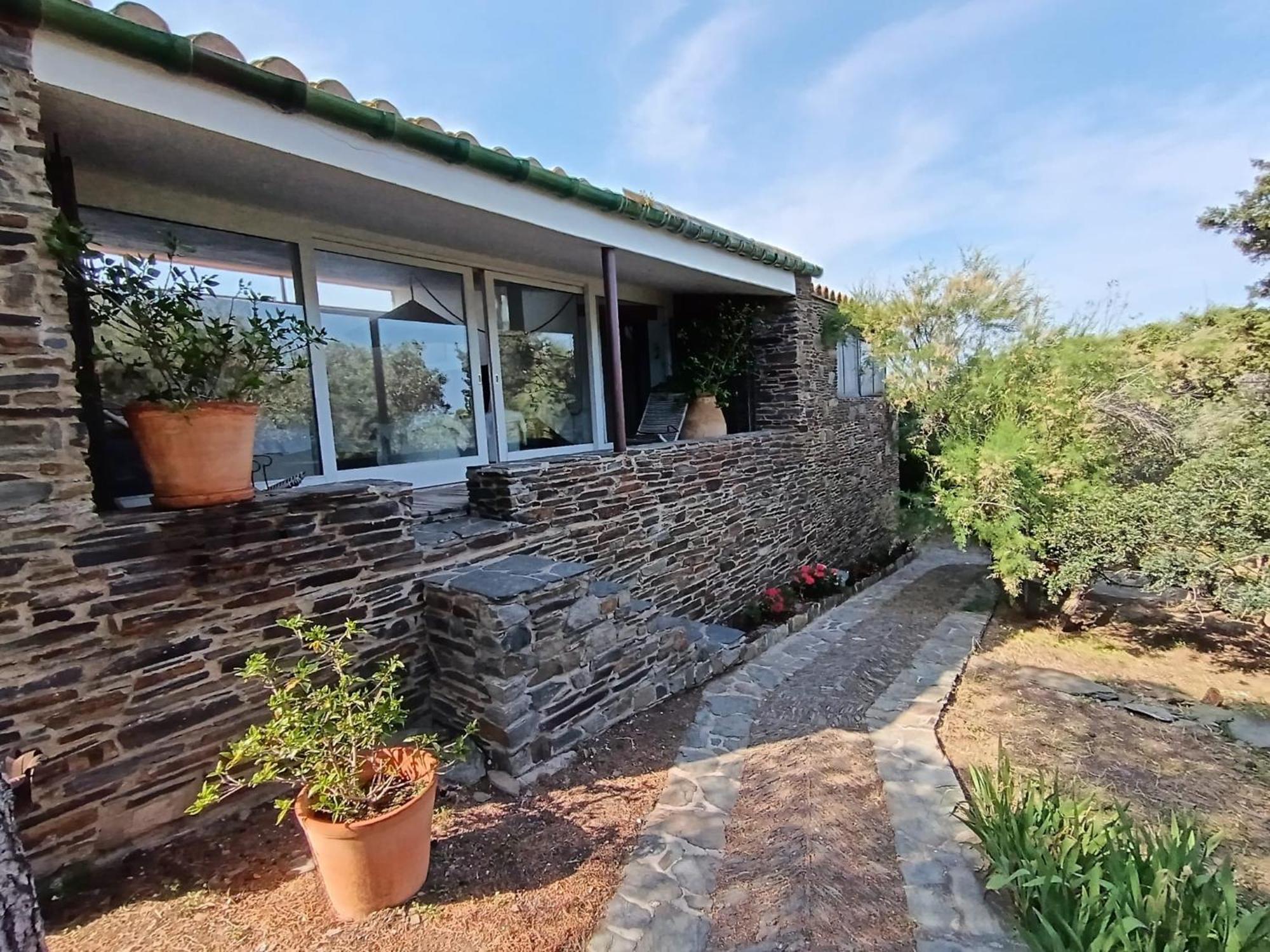 Isla Privada En Cadaques De Ensueno Con 11 Habitaciones Dobles Con Bano Privado Y Piscina Ngoại thất bức ảnh